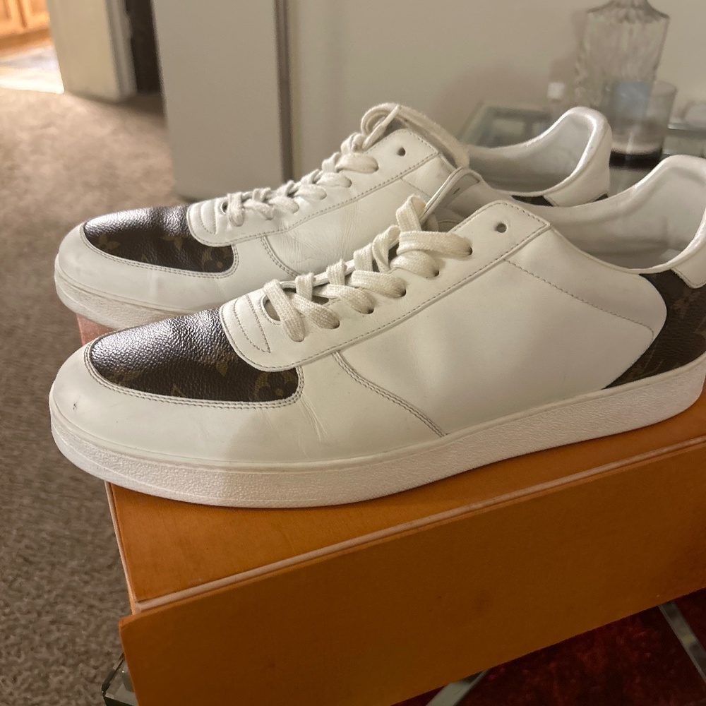 LV MEN SNEAKER 12